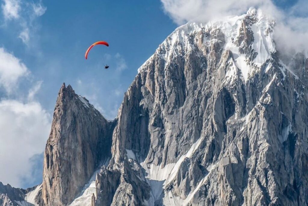 Paragliding in Karakorum Pakistan