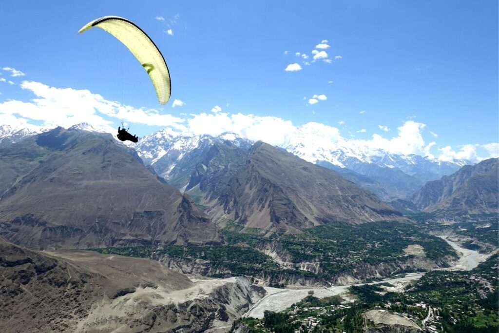paragliding in Karakorum