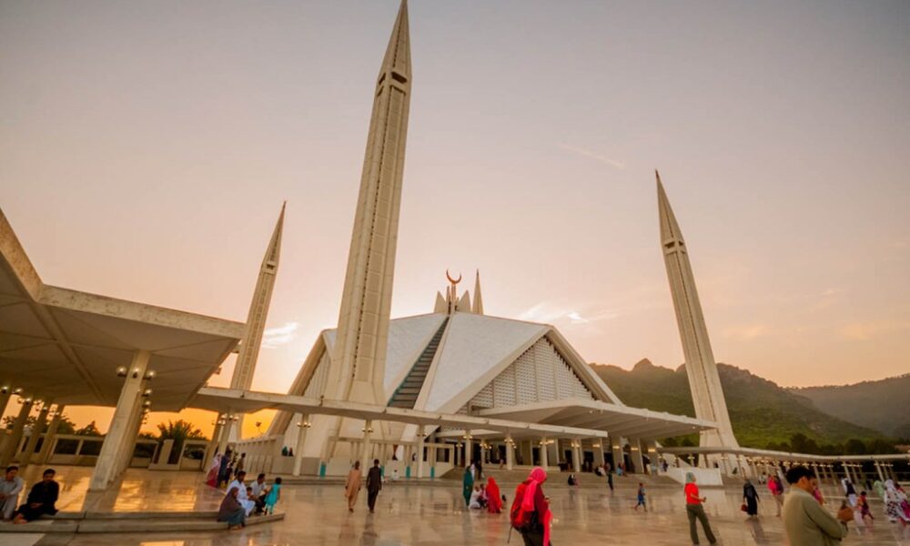 Faisal Mosque in Islamabad B 01 06 1024x640 1