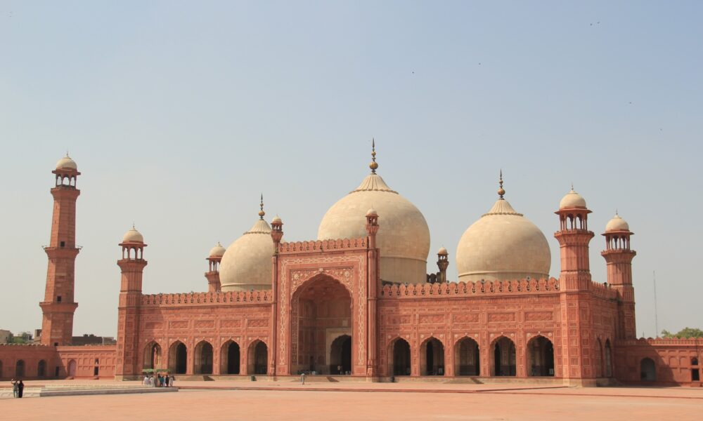 Badshahi Mosque front picture