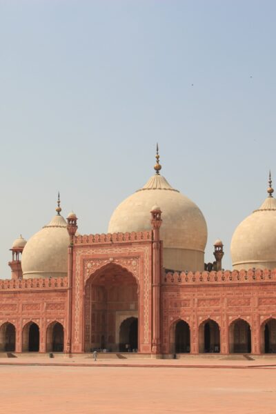 Badshahi Mosque front picture